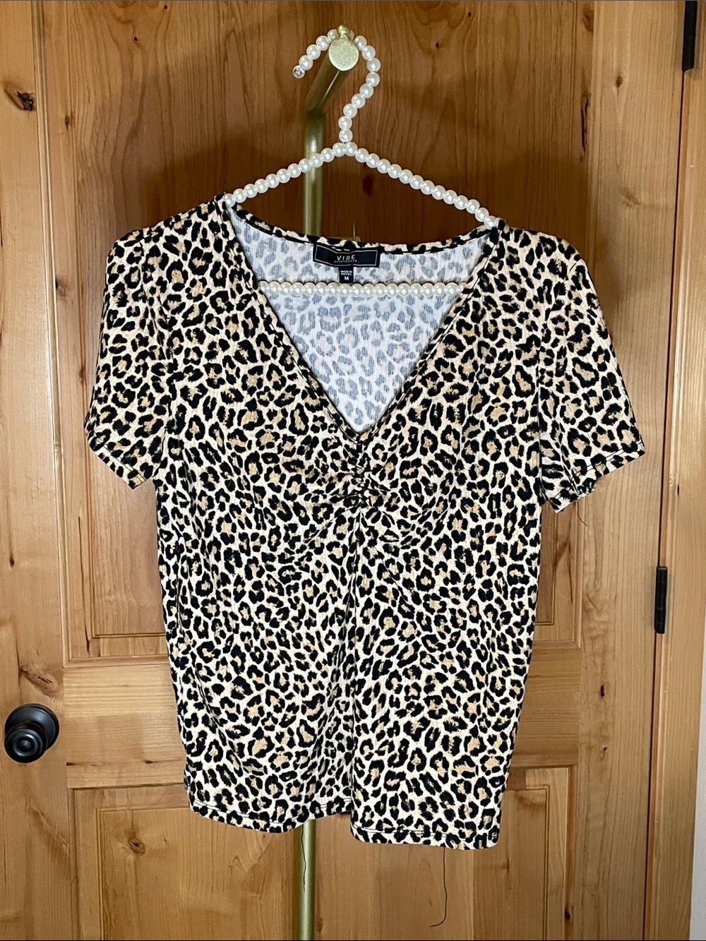 Xhilaration Leopard Twist V-Neck Short Sleeve Top - Tan/Black Size M